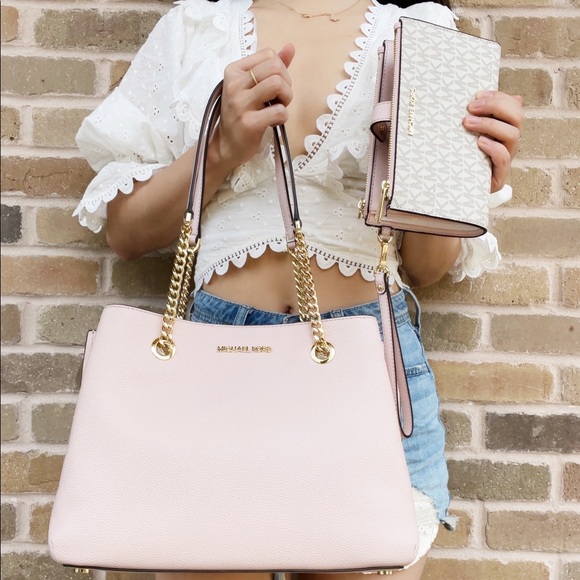 Michael Kors Handbags - Bundle💕Michael Kor Signature Tote &Wristlet SET